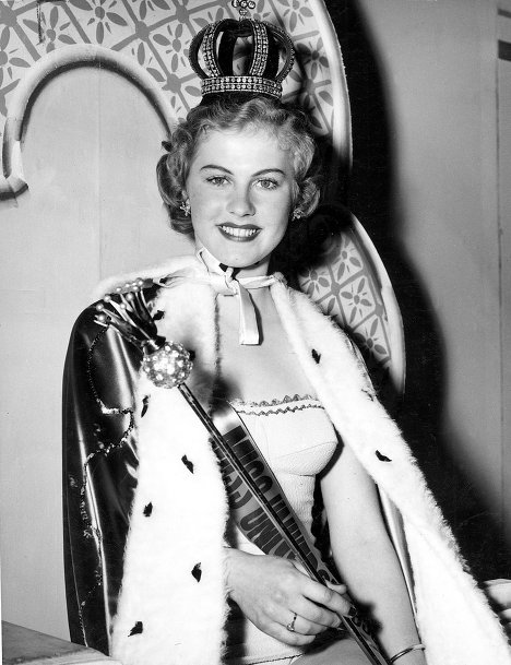 Concursul a fost fondată mai mult de 50 de ani în urmă . Primul concurs Miss Univers a avut loc în 1952 în Long Beach, California . Acesta a fost castigat de Armi Kuusela din Finlanda.