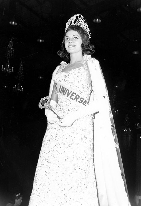 Ieda Maria Vargas din Brazilia a devenit Miss Univers în 1963