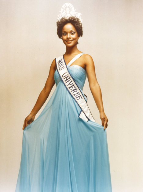 Janelle Commissiong din Trinidad şi Tobago au devenit în 1977 prima femeie neagră pentru a câştiga titlul de Miss Univers .