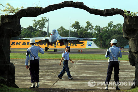 The official handover ceremony for the last three Su-30MK fighters, delivered by Russia as part of an agreement from 2007, was held at the Sultan Hasanuddin airbase in the South Sulawesi province of Indonesia on September 27.
